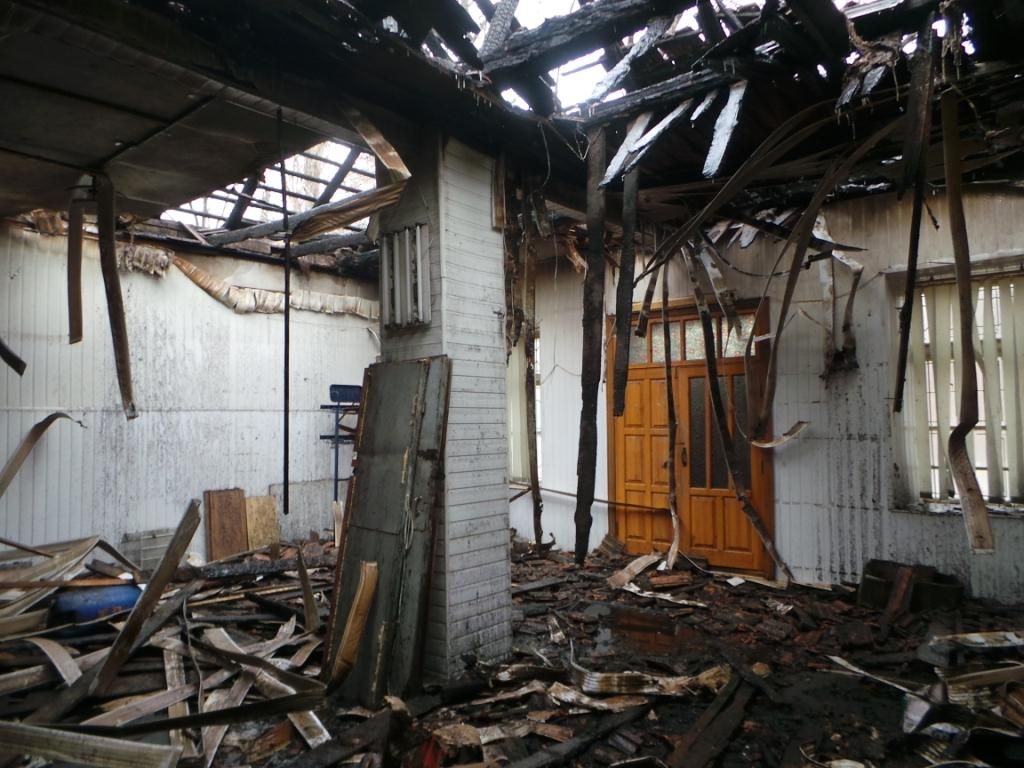 По улице Консульской сгорели складские помещения: Пострадал охранник