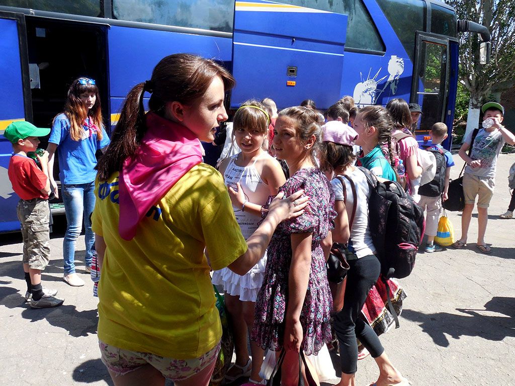 Отдых в Бердянске набирает обороты, детские лагеря открывают первые смены