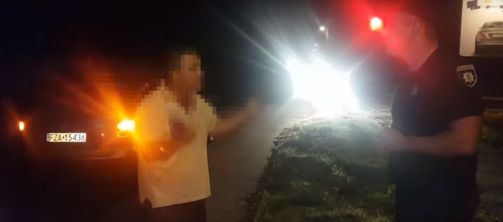 Пьяный водитель оказал сопротивление полицейским и разбил им камеру