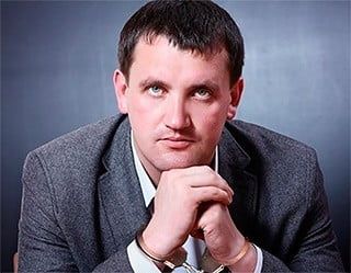 Бердянский суд передал на поруки двум народным депутатам подсудимого Виктора Цуканова