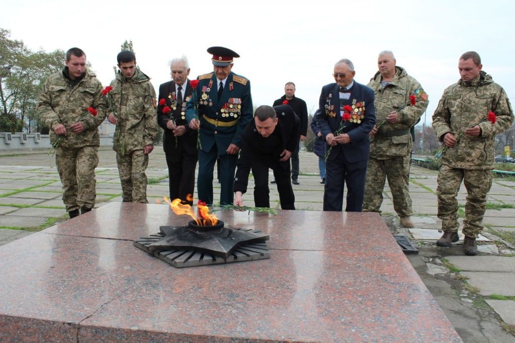 Покладання квітів до меморіалу “Вічний вогонь” з нагоди 73-ї річниці вигнання нацистів з України
