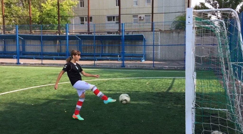 Мэр хочет развивать в Бердянске женский футбол и мужской волейбол