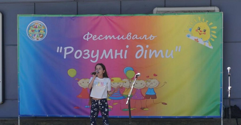 Грандіозне свято дитинства — в Бердянську проходить фестиваль «Розумні діти»