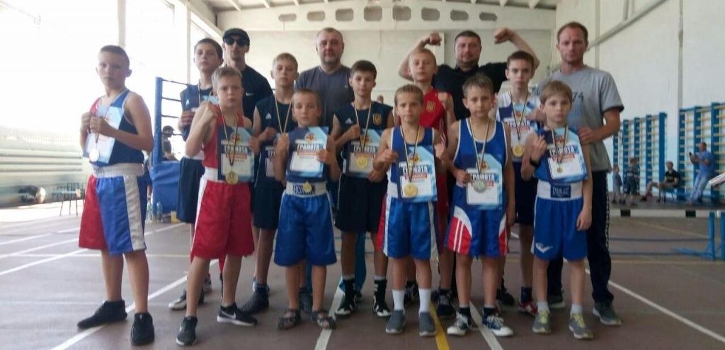 Бердянские боксеры успешно выступили в Пологах на турнире в честь воинов АТО