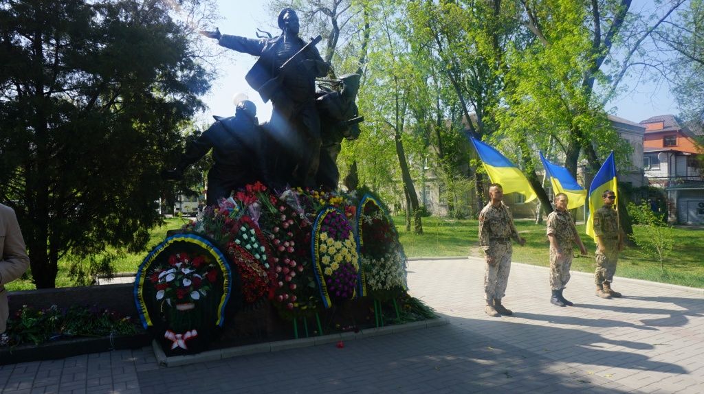 У Бердянську поклали квіти до меморіалу учасників Другої світової війни