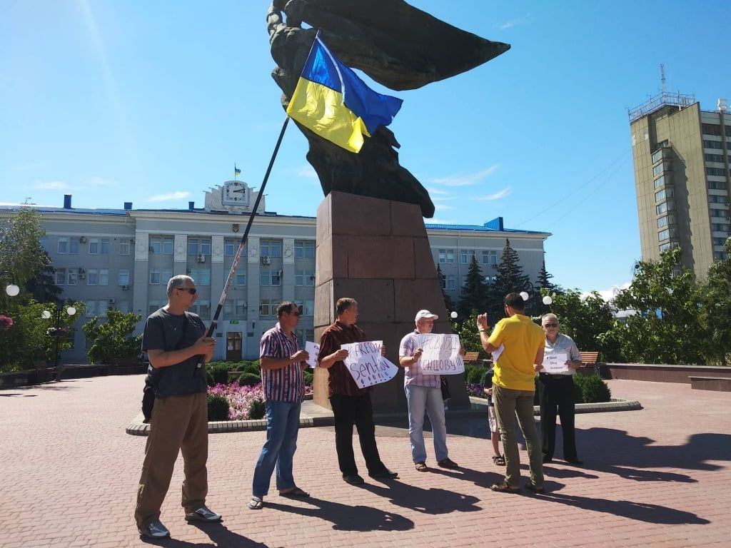 Семь бердянцев присоединились к Всемирной акции в поддержку Олега Сенцова