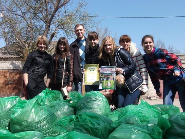 В Бердянске в ходе акции "Зробимо Україну чистою - 2015" собрали больше тонны мусора!