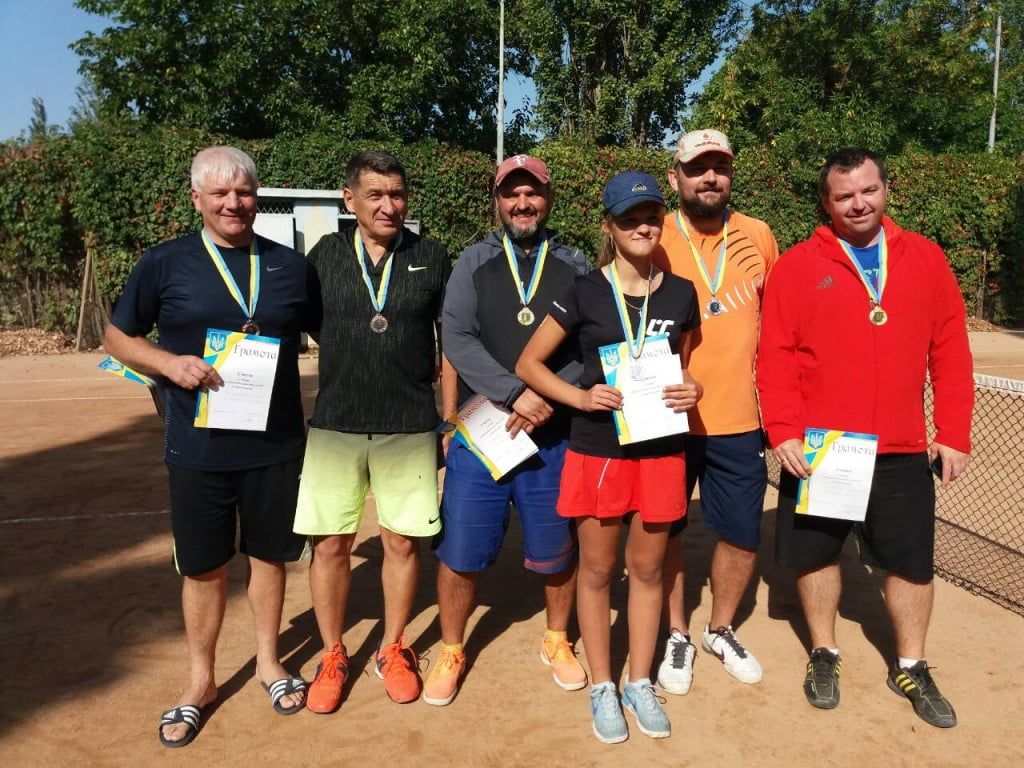 Геннадий Шевченко и Валерий Подколзин выиграли парный теннисный турнир в Бердянске