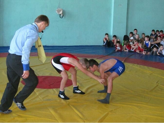 Трое бердянских борцов завоевали путевки на юниорский чемпионат Украины