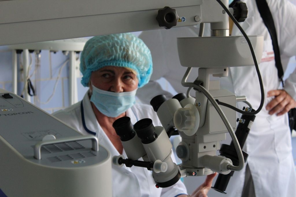 Офтальмологічне відділення бердянської лікарні отримало сучасний хірургічний мікроскоп