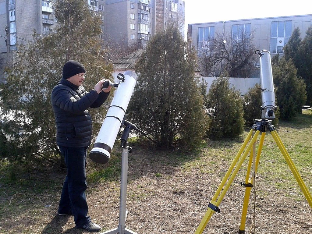 В Бердянске началось солнечное затмение