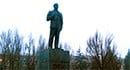 В районе АЗМОЛ памятник Ленину еще стоит, но уже обрисован