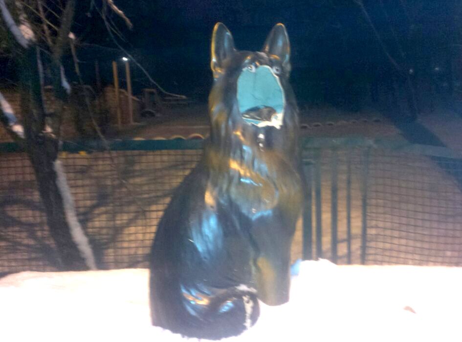 В Бердянске снова разрушили статую собаки в сквере на Тищенко