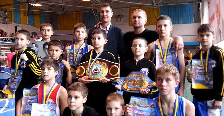 Бердянские боксеры успешно выступили на чемпионате Дзензерука
