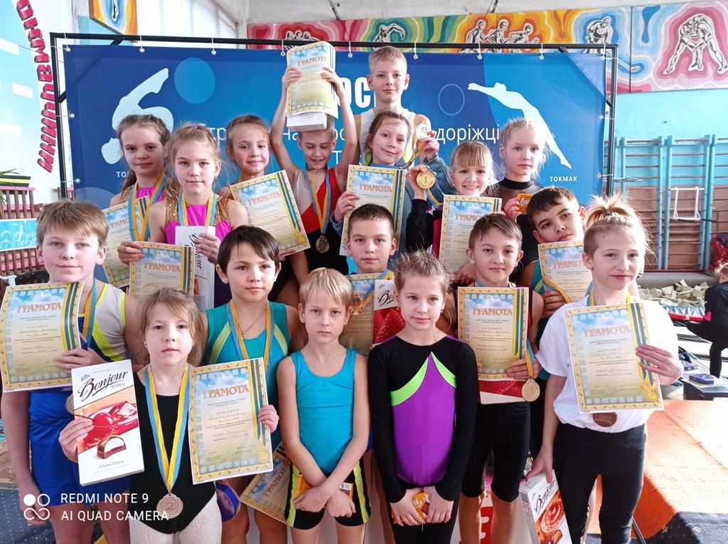 Бердянские акробаты привезли много наград с соревнований в Токмаке