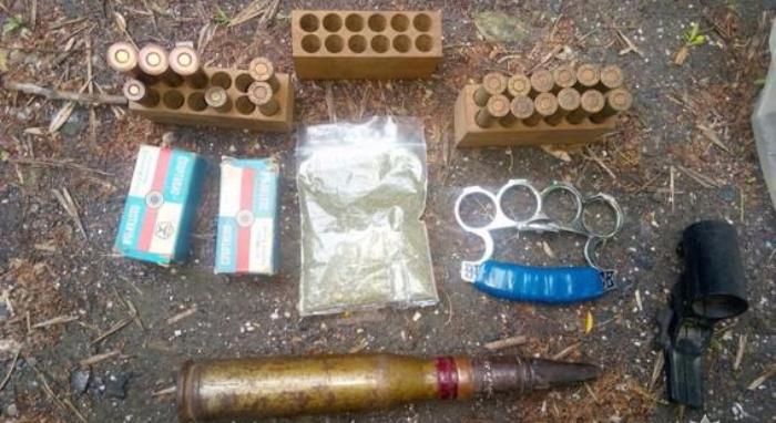 У жителя Бердянска полиция изъяла боеприпасы и наркотики