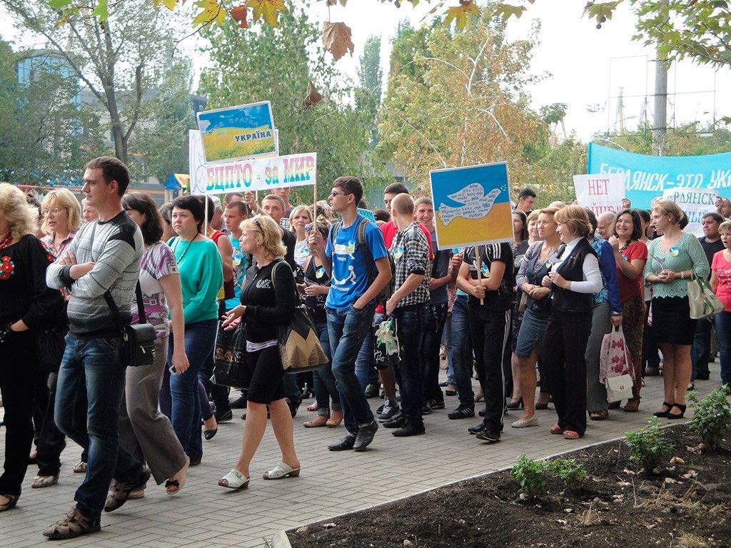 В Бердянске прошел "Марш мира" - без политики не обошлось