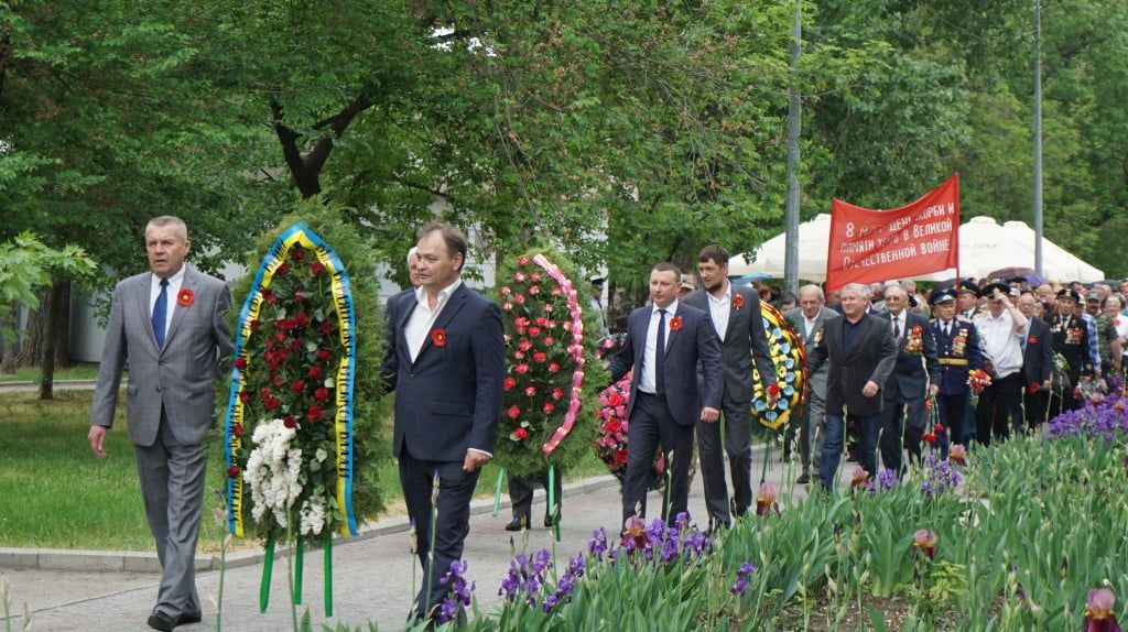 В Бердянську пройшла церемонія покладання квітів морякам-десантникам. «Ліві» вдались до провокацій