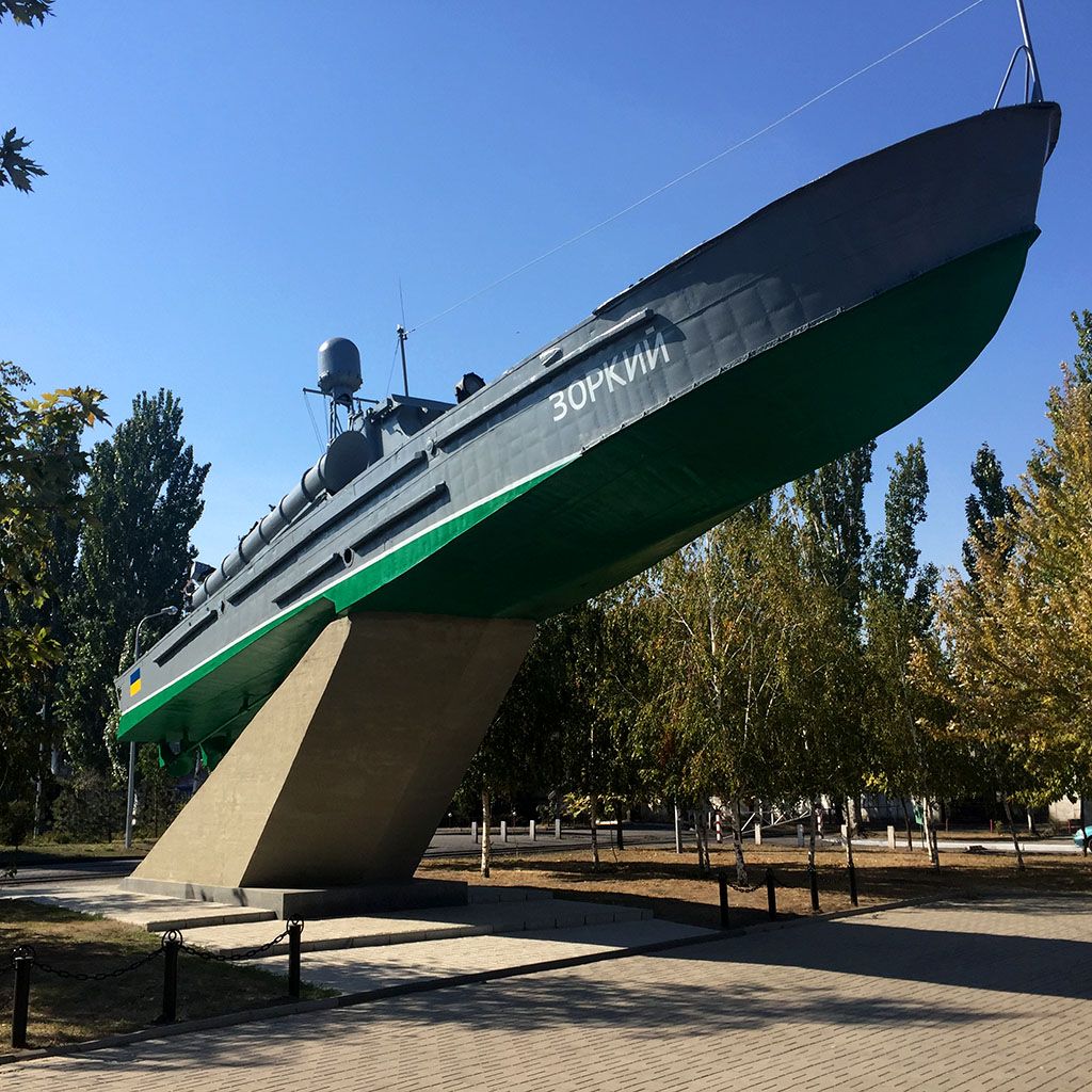 В Бердянске обновили памятник «Торпедный катер»