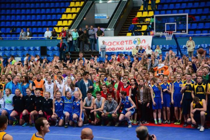 К золоту ВЮБЛ бердянские баскетболистки добавили чемпионство в всеукраинском школьном стритболе
