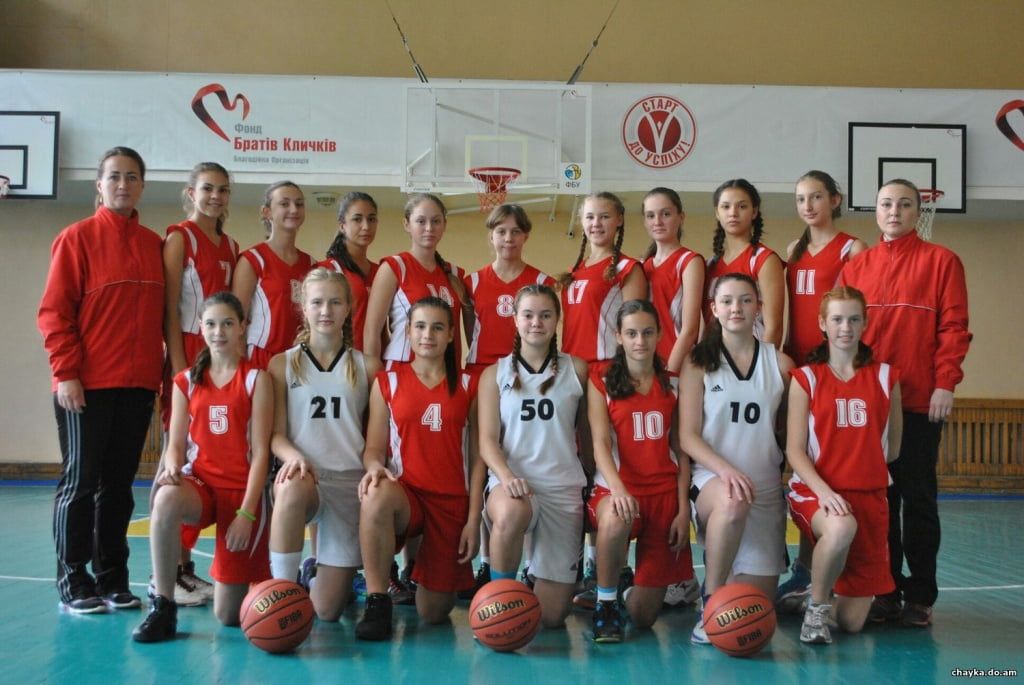 Две команды ДЮСШ стартовали во Всеукраинской баскетбольной лиге среди девочек