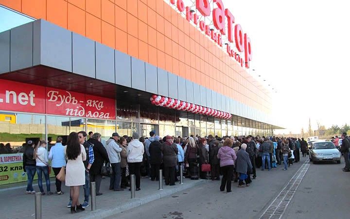 В Бердянске открыли гипермаркет "Велмарт"