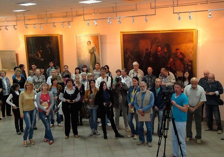 В художественном музее имени И. И. Бродского открылась очередная выставка "Красота в рамках"