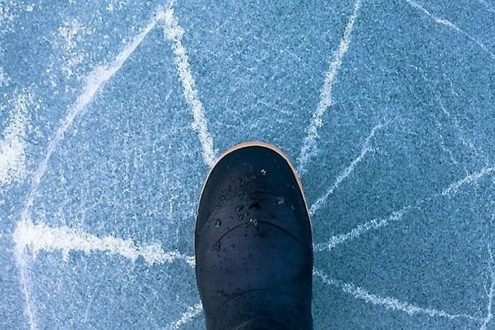 В Бердянске человек провалился под лёд