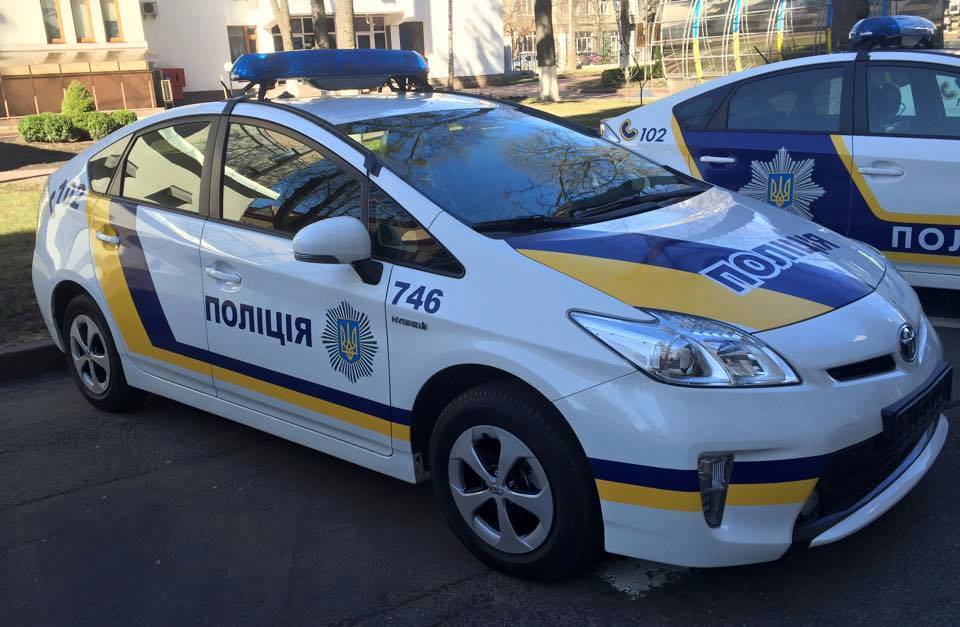 Двох мешканців Харківської області затримано за спробу угону службового автотранспорту та побиття працівника поліції