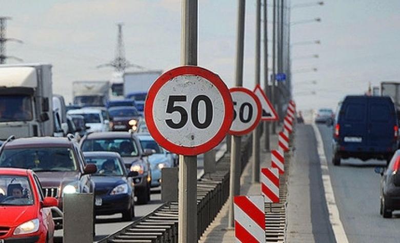 С 1 января украинцев обяжут ездить по городам не быстрее 50 км/ч
