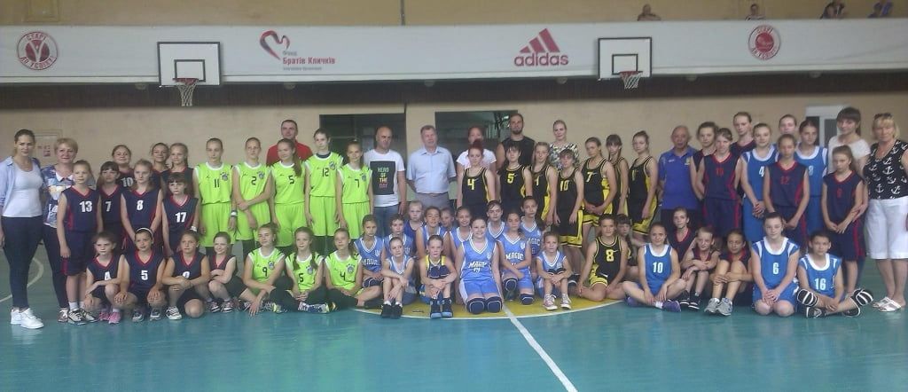 В Бердянске стартовал Всеукраинский баскетбольный турнир памяти Евгения Назарова