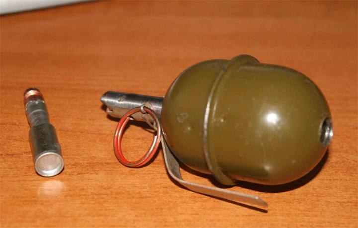 В Бердянске у мужчины при обыске нашли гранату