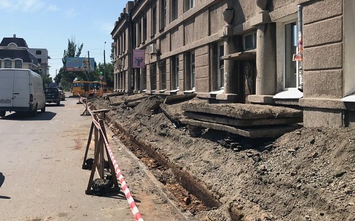 Пошкоджений асфальт на вул. Свободи обіцяють відновити до кінця наступного тижня