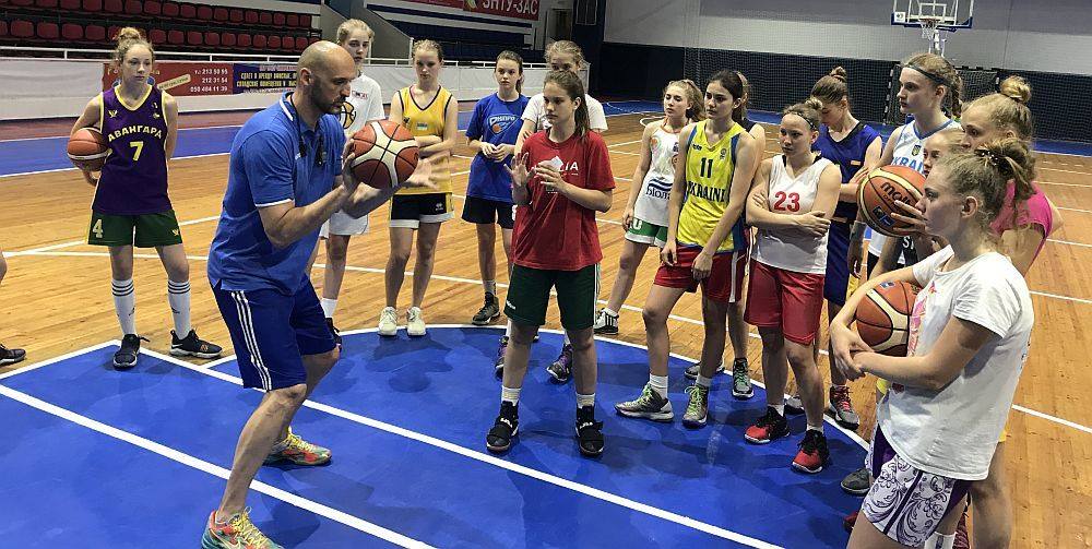 Четыре бердянские баскетболистки отправились на сборы национальной команды Украины U-14