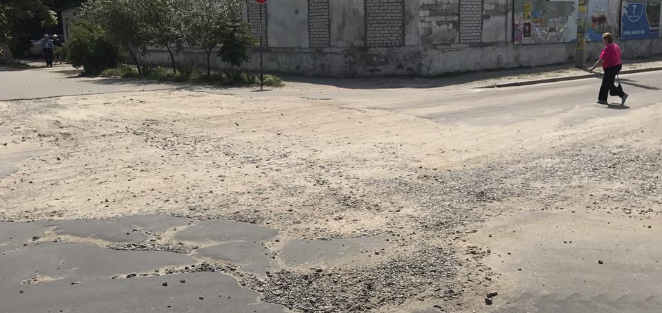 Худшая дорога Бердянска. Власти обещают ускорить начало ремонта асфальта по Западному проспекту