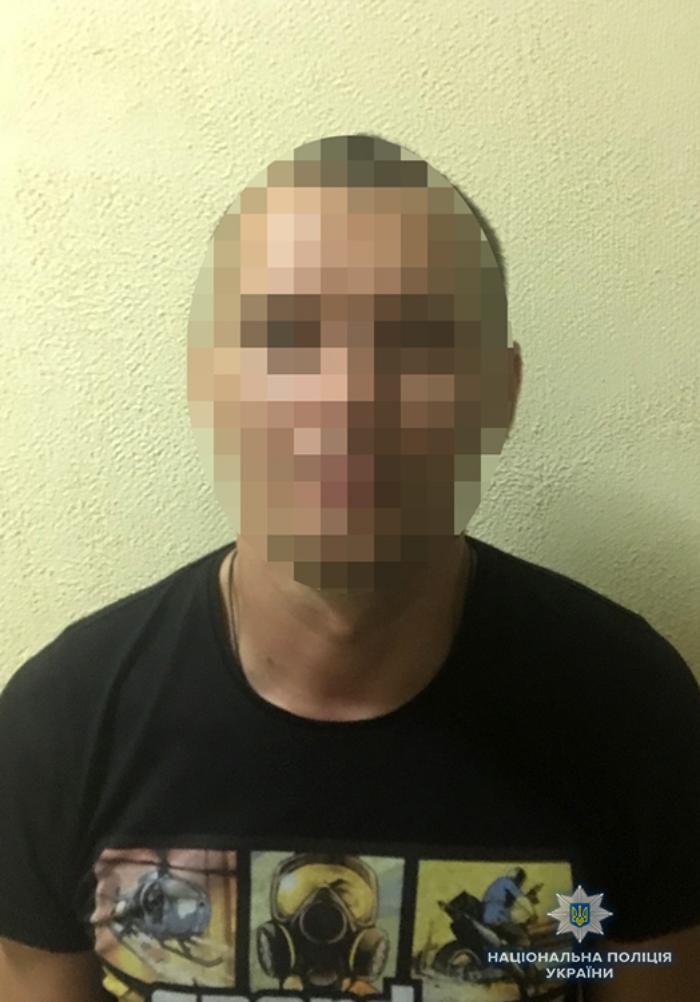 У Бердянську оперативники затримали підозрюваного у пограбуванні жінки