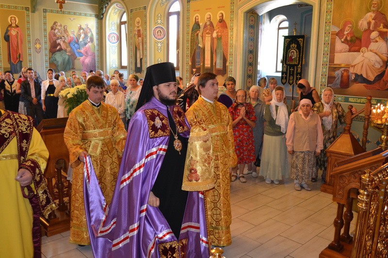В кафедральном соборе литургия 2012