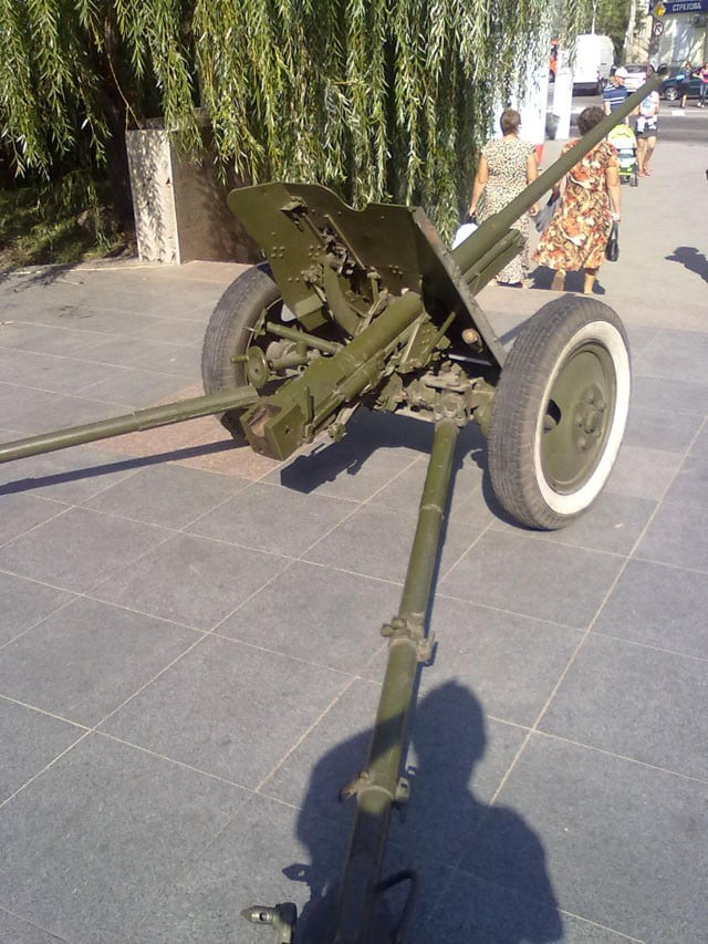 Выставка старой военной техники