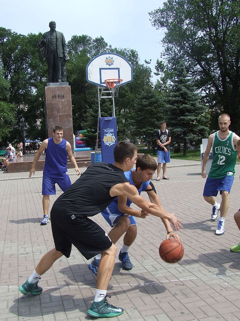 Стритбол в Бердянске 2014 