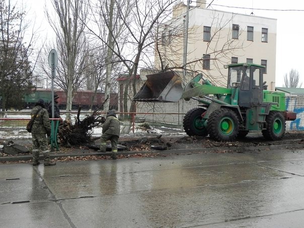 Порт оказывает помощь городу техникой