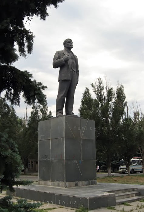 Памятник Ленина на АЗМОЛЕ в Бердянске