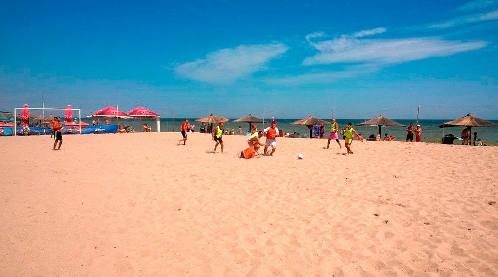 "Титан" выигрывает чемпионат Бердянска по пляжному футболу