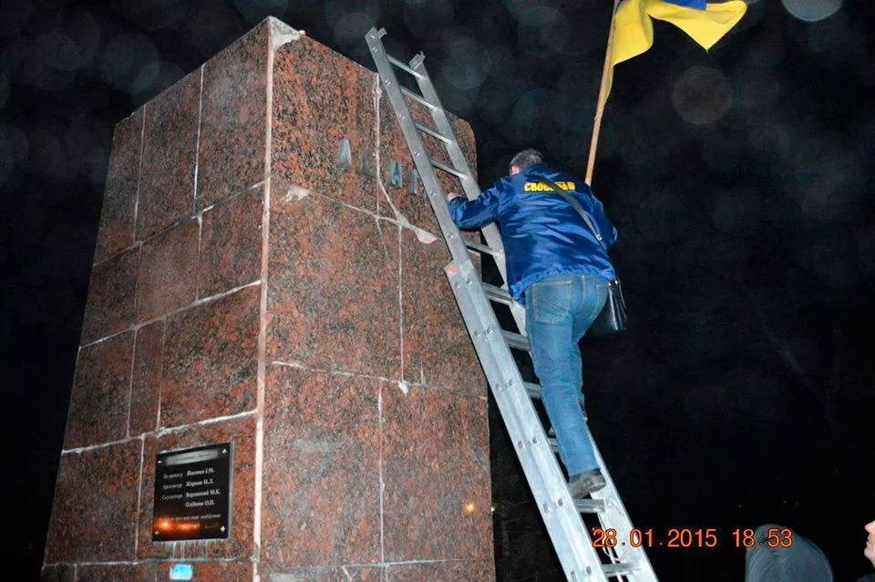 В Бердянске нашли замену поваленному Ленину