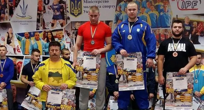 Александр Титаренко выиграл юниорский чемпионат Украины среди юниоров, поставив три рекорда