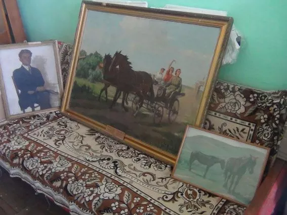 В Бердянске обнаружили похищенные картины (Фото)