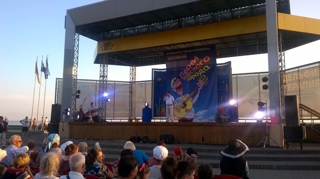 В Бердянске состоялся фестиваль «Песни морского города»