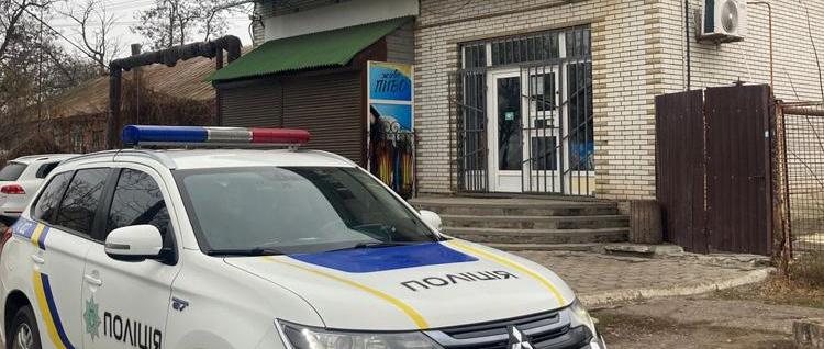 В одному з магазинів  Бердянська поліцейські виявили контрафактну тютюнову та алкогольну продукцію