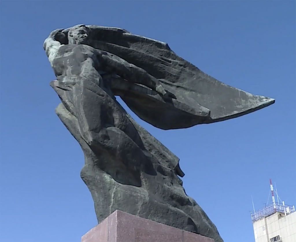 Демонтувати чи залишити? Пам’ятник Першої Бердянської ради — в мерії готують відповідь Інституту Національної пам'яті