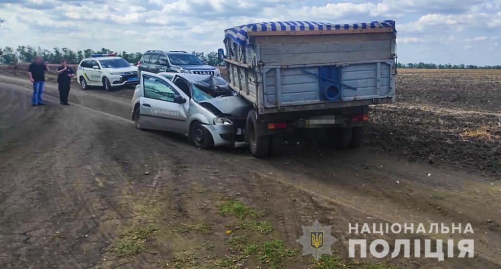 Бердянська поліція розслідує ДТП, внаслідок якої загинув водій легковика