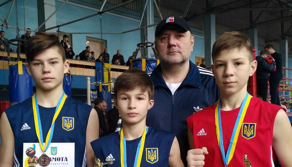 Бердянцы завоевали два золота и две бронзы на юниорском региональном чемпионате Украины по боксу